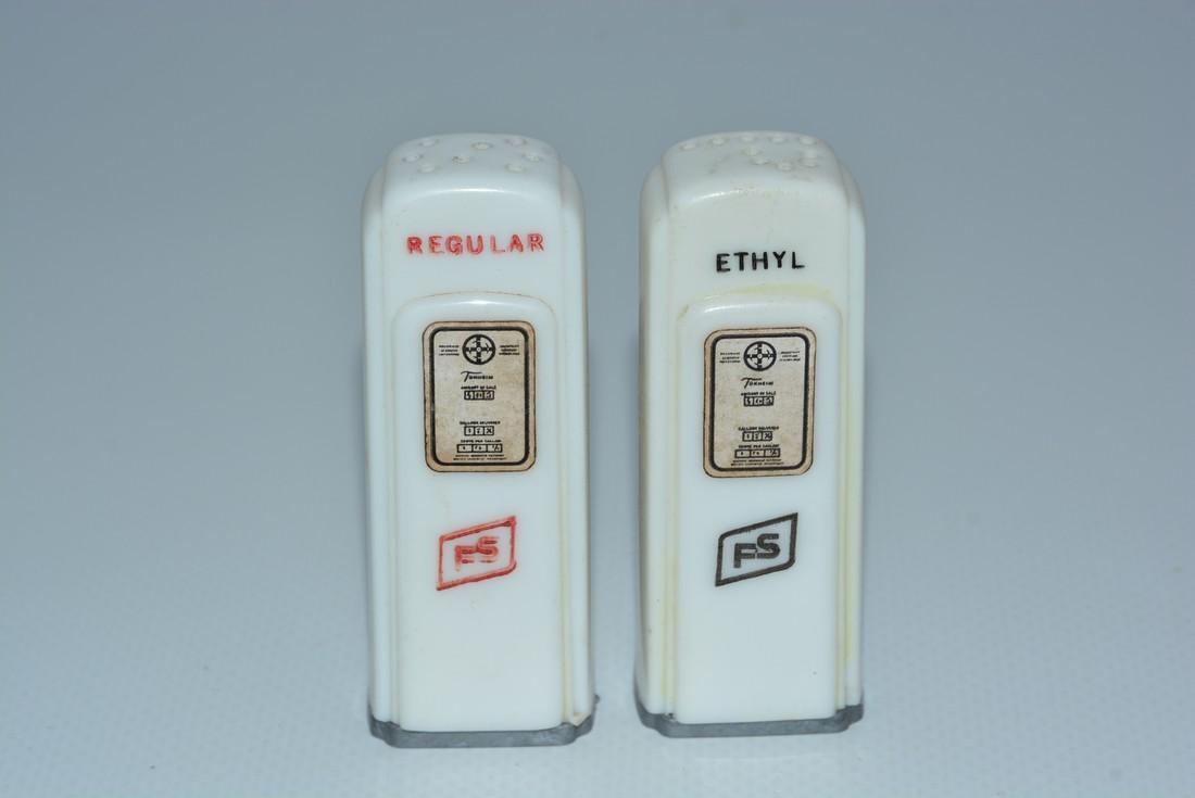 FS Regular & Ethyl (Farm Service) Plastic Gas Pump Salt (1 of 2)