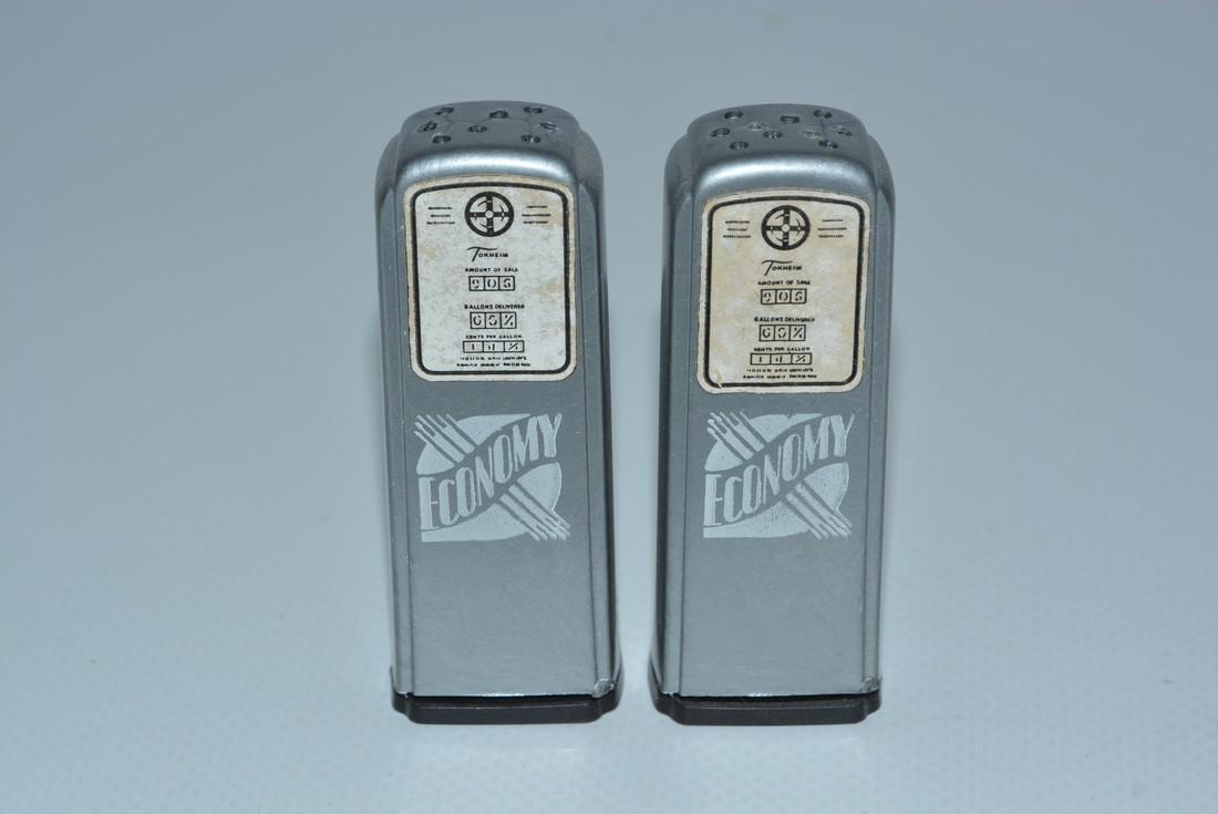 Economy Plastic Gas Pump Salt & Pepper Shaker Set (1 of 2)