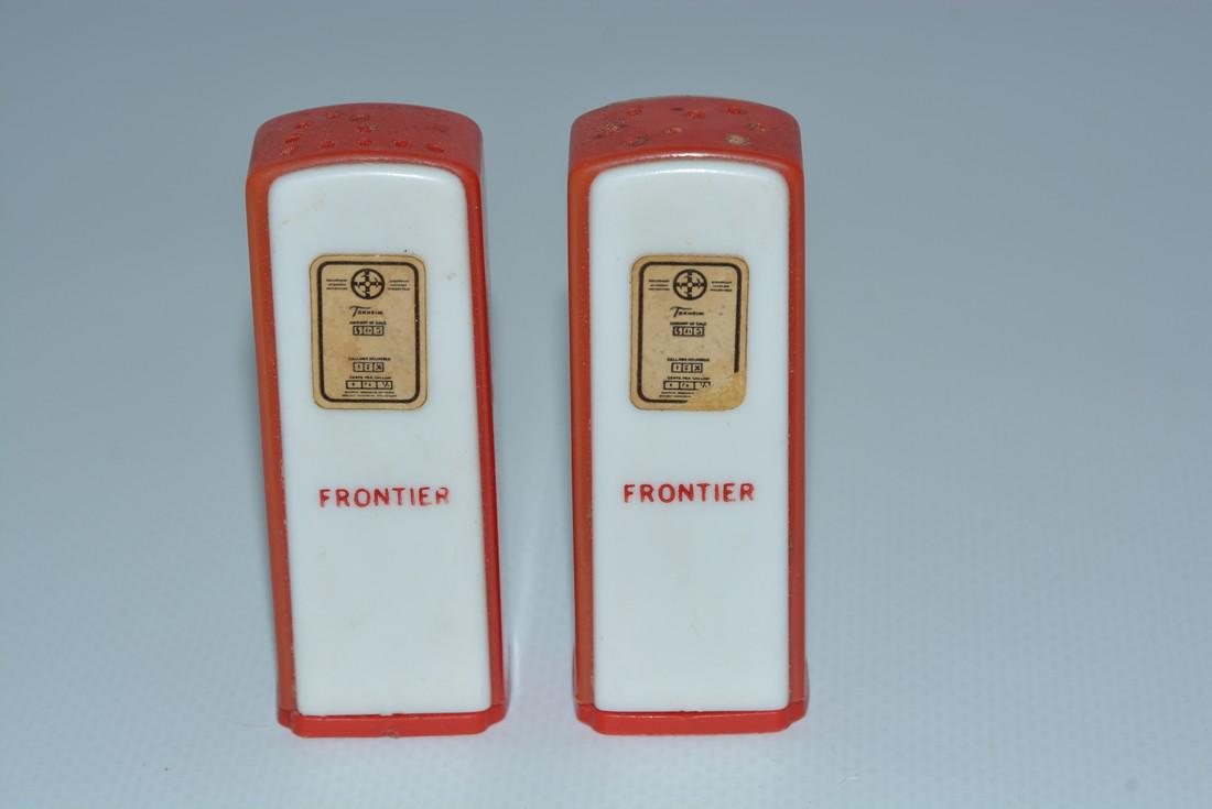 Frontier Plastic Gas Pump Salt & Pepper Shaker Set (1 of 2)