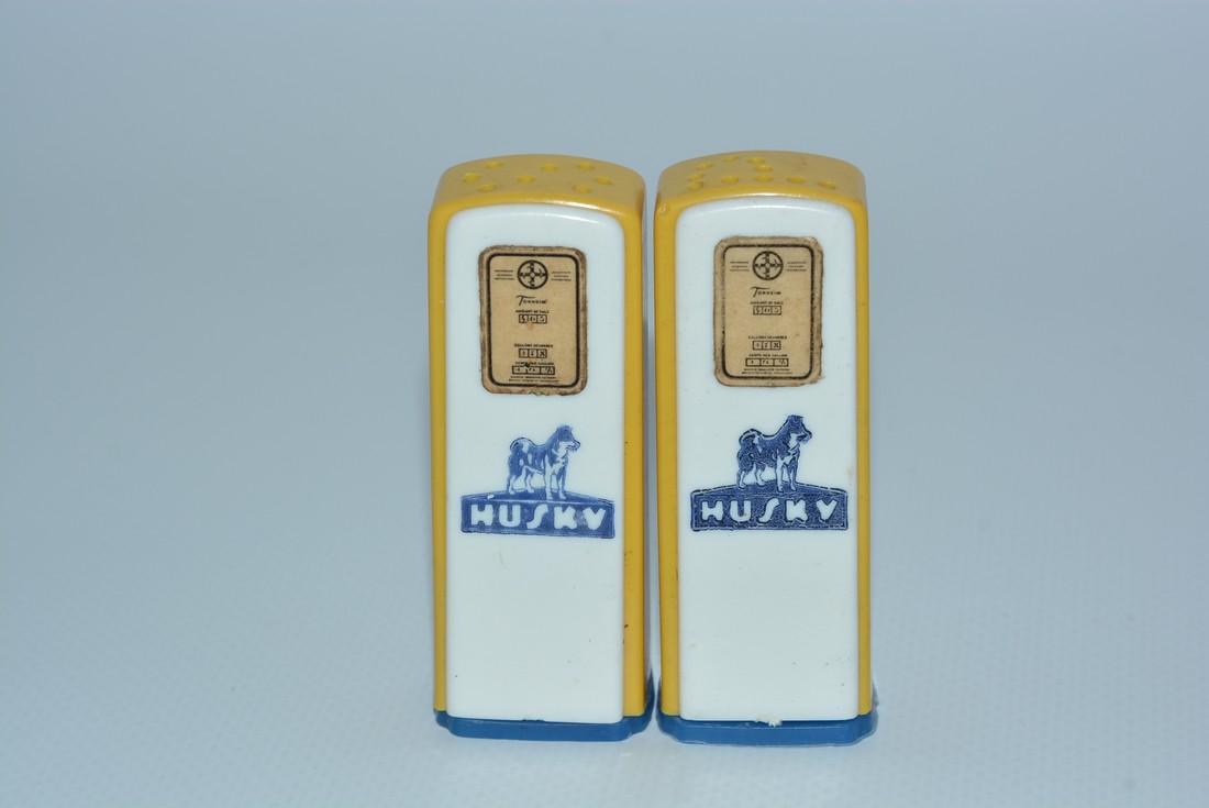 Husky w/logo Plastic Gas Pump Salt & Pepper Shaker Set (1 of 2)