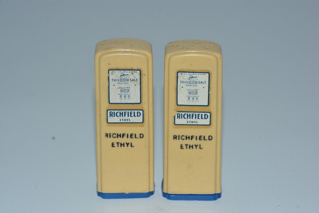 Richfield Ethyl Plastic Gas Pump Salt & Pepper Shaker (1 of 2)