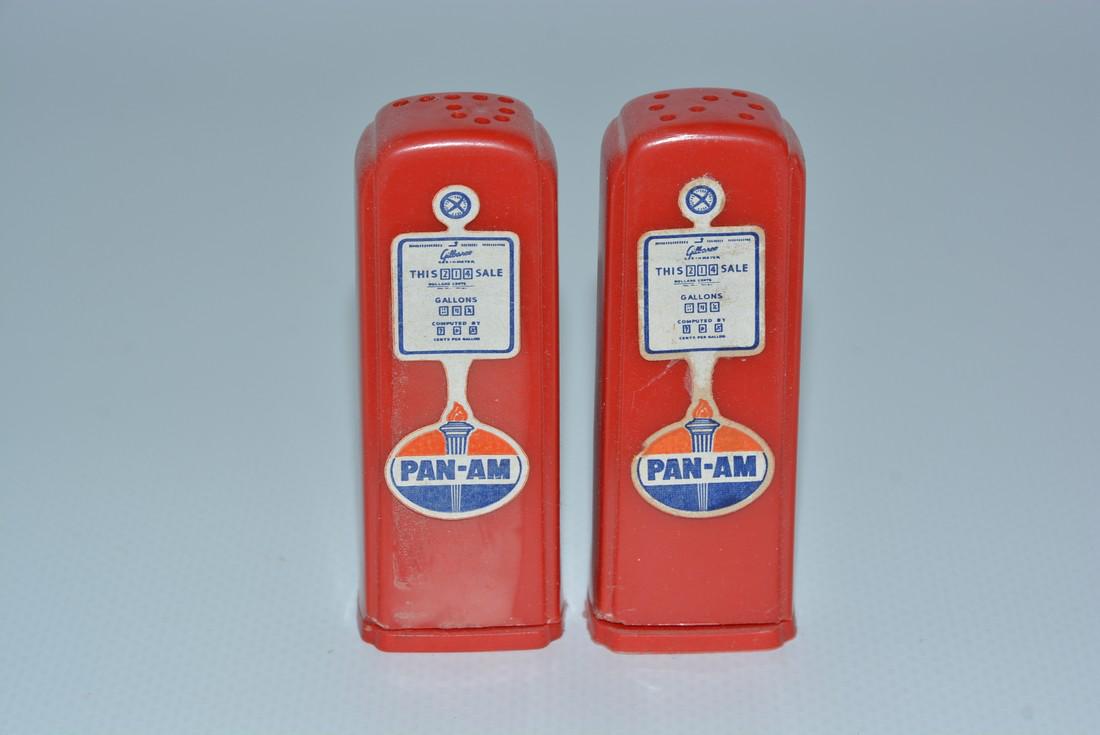 Pan-Am w/logo Plastic Gas Pump Salt & Pepper Shaker Set (1 of 2)