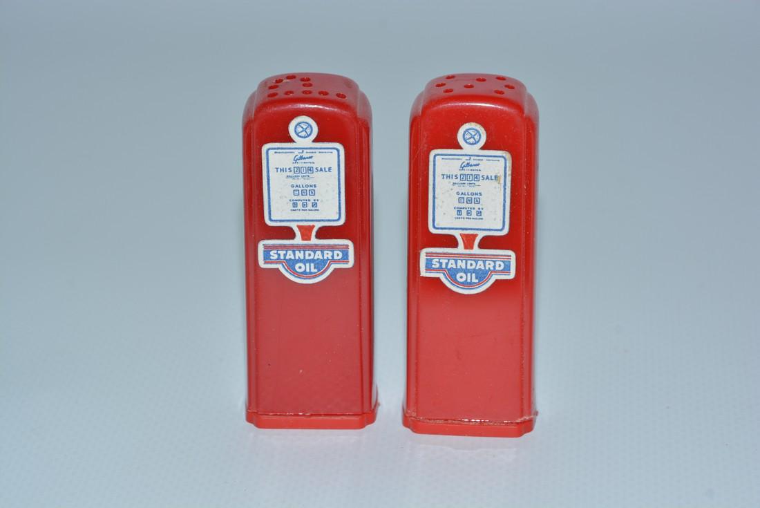 Standard Oil of Kentucky Plastic Gas Pump Salt & Pepper (1 of 1)