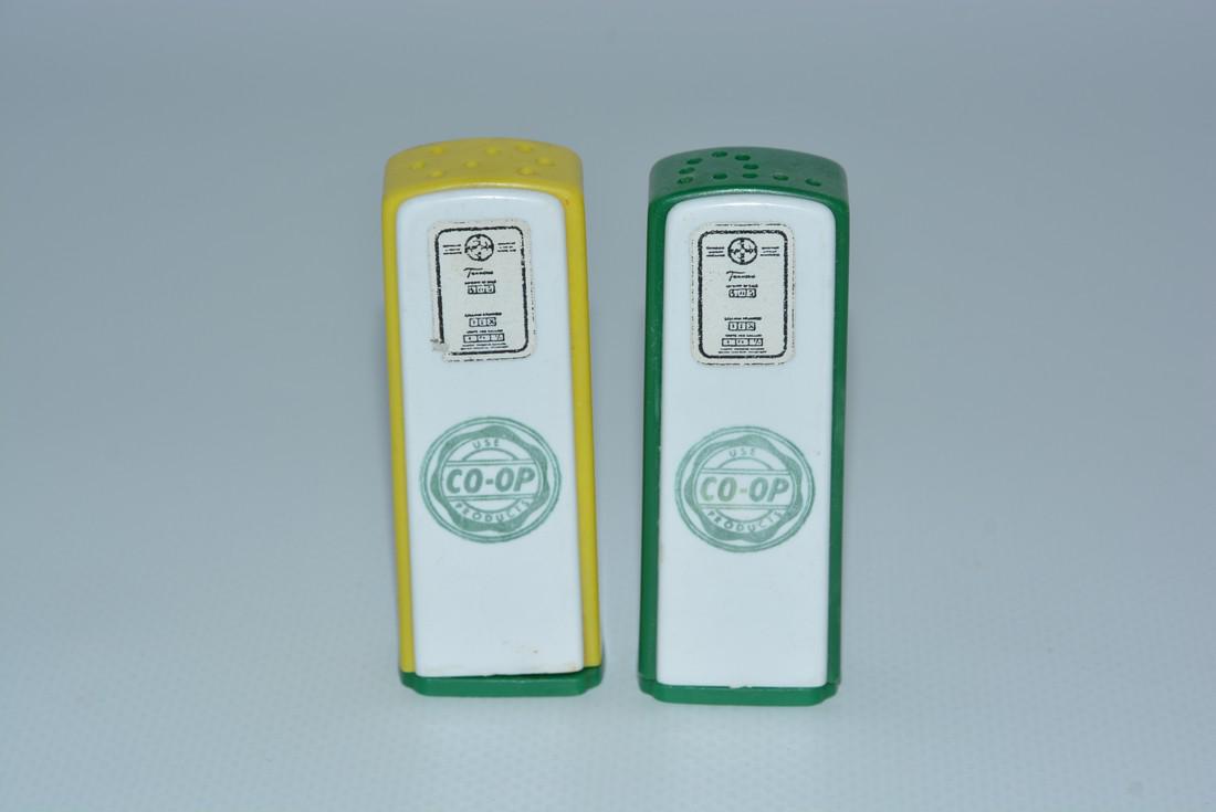 Co-op Gas Plastic Pump Salt & Pepper Shaker Set (1 of 2)