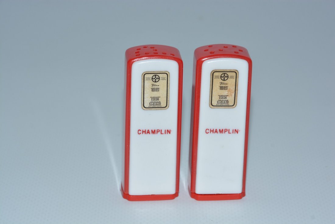 Champlin Plastic Gas Pump Salt & Pepper Shaker Set (1 of 2)