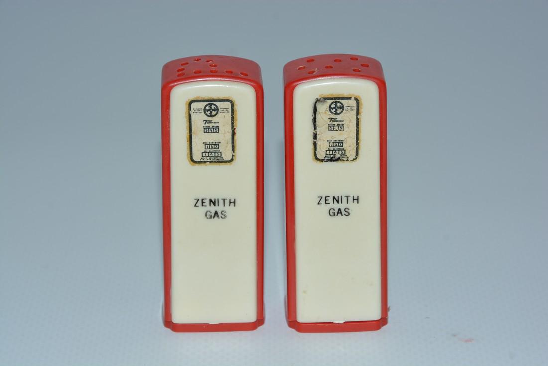 Zenith Gas Plastic Gas Pump Salt & Pepper Shaker Set (1 of 2)