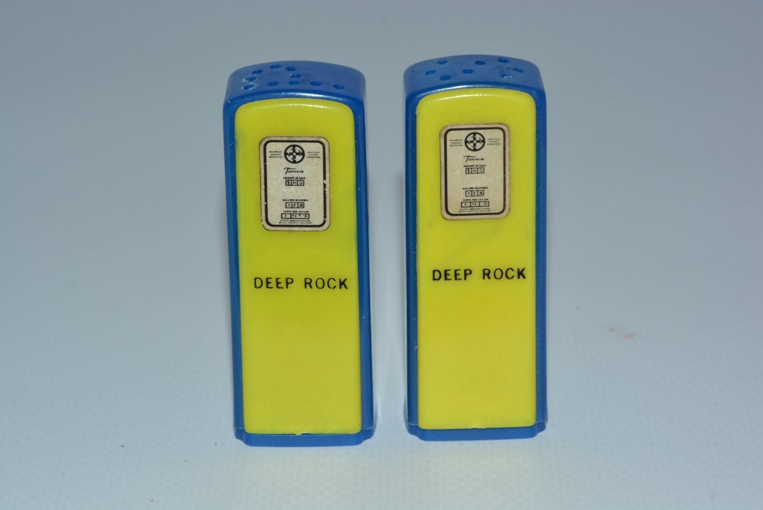 Deep Rock Plastic Gas Pump Shaker Set (1 of 2)