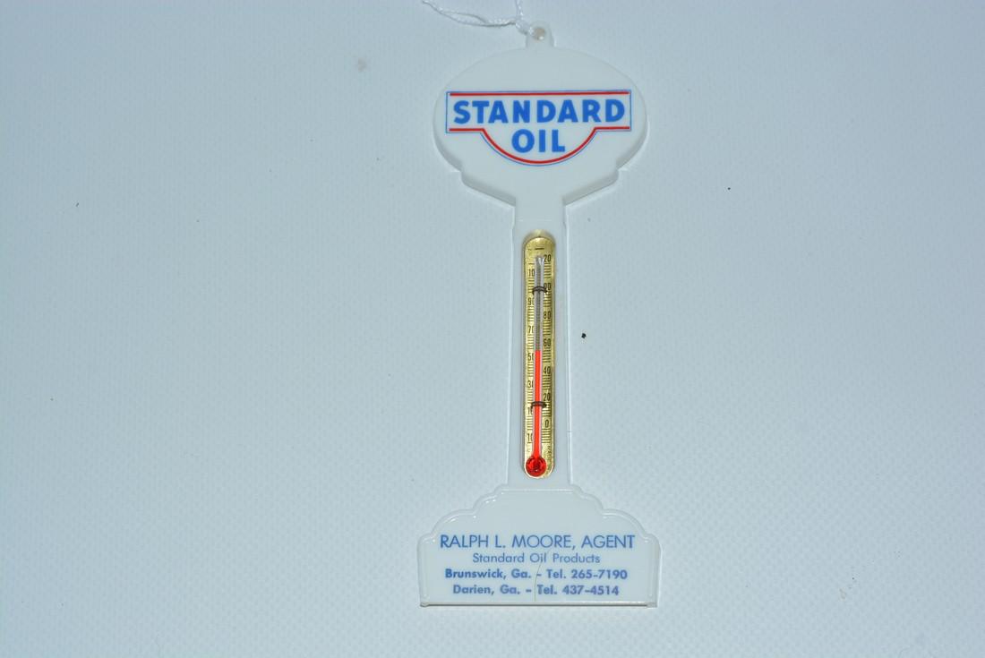 Standard Oil of Kentucky Plastic Pole Thermometer (1 of 2)