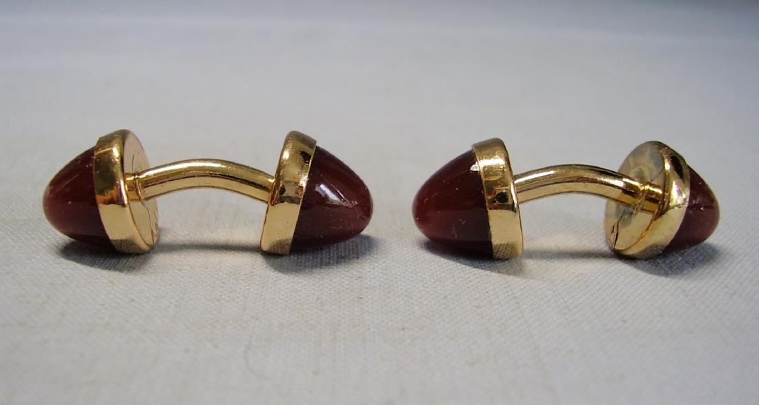 Cufflinks with Carnelian cone: Reserve Reduced! Title: Cufflinks with Carnelian cone Brand: Kohnstamm & Neustädter Metal Purity: Goldplated Gemstones: Carnelian Carat Weights: 12 ct. Size/Dimensions: length 3,5 cm, weigth 13,9 gr.