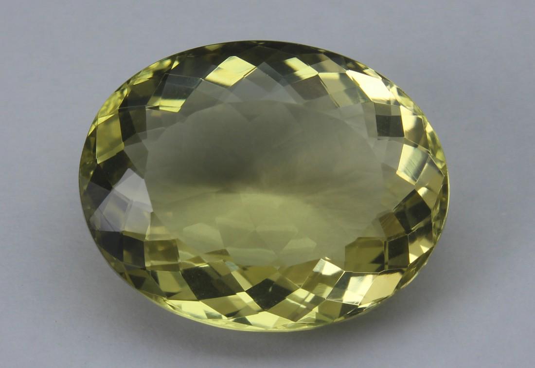 15.32 Cts Natural Lemon Quartz: No Reserve! Title: 15.32 Cts Natural Lemon Quartz Additional Information: Gemstone : Lemon Quartz Weight : 15.32 Cts Shape : Oval Cut Colour : Greenish Yellow Dimensions : 19.3x15.1x8.3 mm Origin : Af