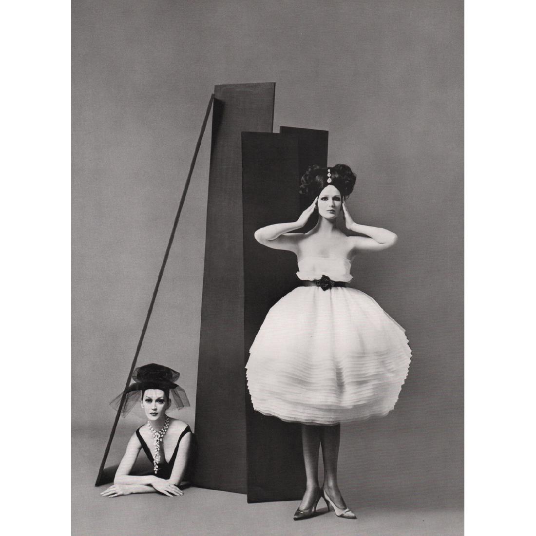 RICHARD AVEDON - Dovima and Betsy Pickering, Paris 1958 (1 of 1)