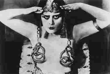 Theda Bara Cleopatra 1917 Mar 19 Jasper52 In Ny Theda Bara Cleopatra 1917 Mar 19 Jasper52 In Ny