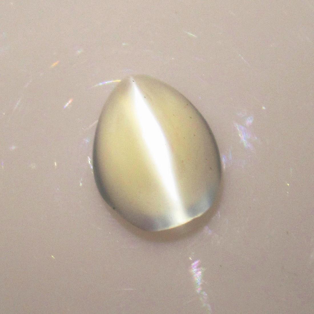 2.25 Ctw Natural White Moonstone Catseye Pear Cab: No Reserve! Title: 2.25 Ctw Natural White Moonstone Catseye Pear Cab Stone Clarity: Transparent Loose Gemstone: Natural Moonstone Catseye Carat Weights: 2.25 Size/Dimensions: 9.50 x 7.50 x 5.00 mm Exc