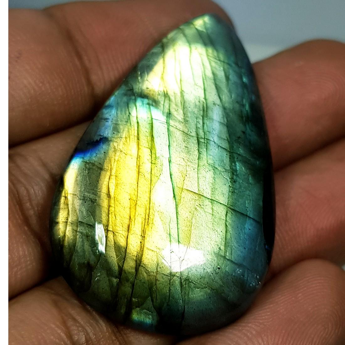 60.26 ct Natural Labradorite: No Reserve! Title: 60.26 ct Natural Labradorite Color/Clarity: Opaque Gemstones: Gemstones Carat Weights: $60 Size/Dimensions: 43.35 x 25.50 x 6.80 Additional Information: Pear - USA Shipping: