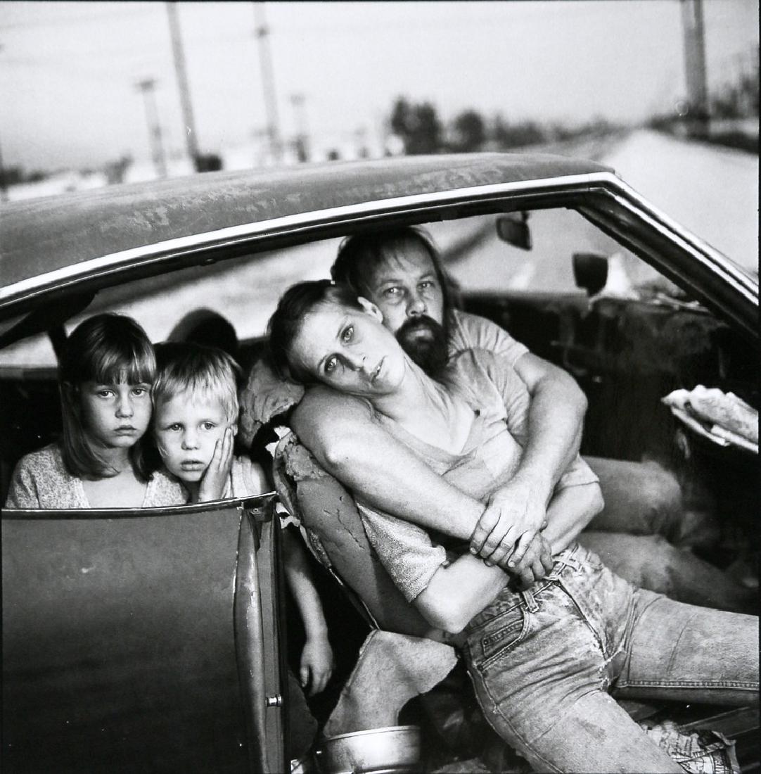MARY ELLEN MARK - Family Damm. Los Angeles, 1987 (1 of 1)