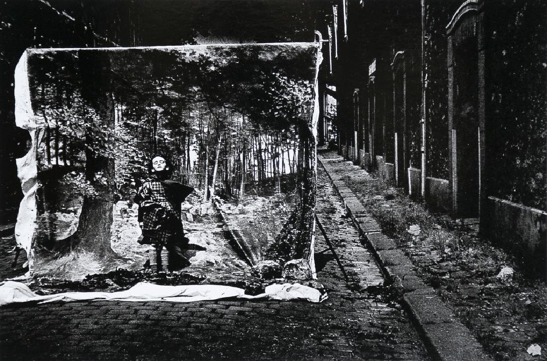 SARAH MOON - Morgan.1983: Artist: Sarah Moon Title: Morgan.1983 Date Printed: 2008 Medium: PPhoto Litho with Copyright Sarah Moon Printer Location: Italy Size: 14.5x22 cm - 5.7x8.5 inch Mount Size: 24x17 cm - 9,45 x 6.7 Inches