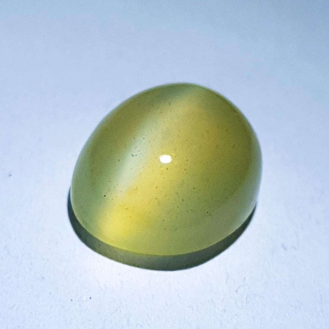 Natural Moonstone Oval Cut 6.65 ct: No Reserve! Title: Natural Moonstone Oval Cut 6.65 ct Color/Clarity: VS Gemstones Carat Weights: $7 Size/Dimensions: 13.20 x 10.50 x 6.80 Additional Information: Oval - Tamilnadu Shipping: Dome