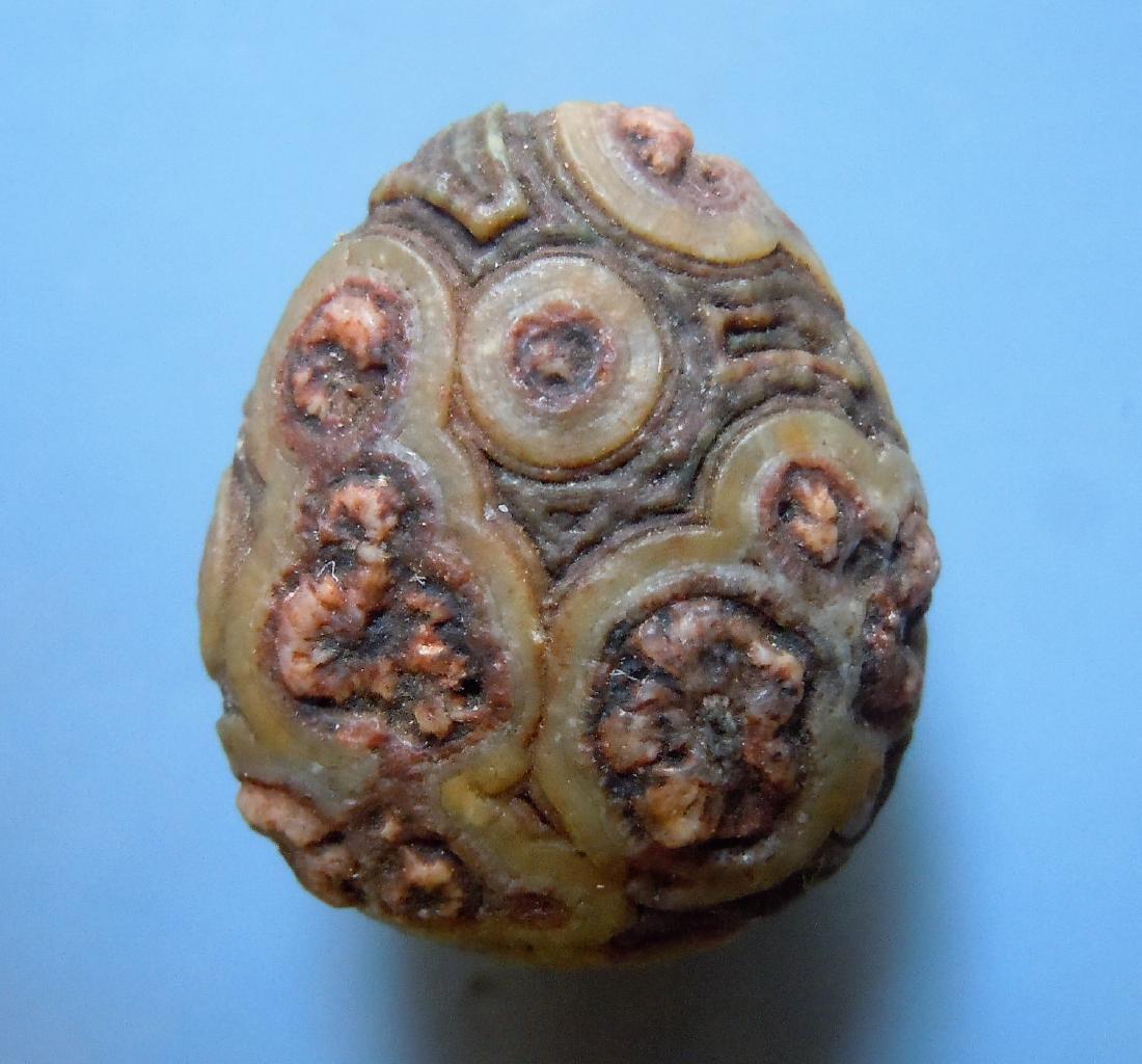 EYE AGATE WITH PHANTASTIC PATTERN - 100 % NATURAL: Title: EYE AGATE WITH PHANTASTIC PATTERN - 100 % NATURAL Origin: Alashan Area, Inner Mongolia, China Size: 1.95x1.65x1.2 cm / 4.3 gram Description: eye agate with phantastic patterns, colors and textu
