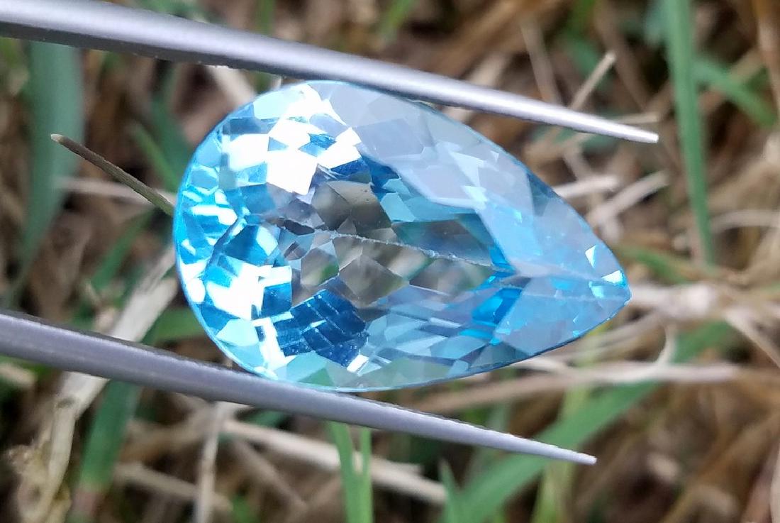 14.7 Carats Beautiful Blu Topaz Gemstone: Reserve Reduced! Title: 14.7 Carats Beautiful Blu Topaz Gemstone Origin: Swis Gemstones: Topaz Carat Weights: 14.7 Carats Size/Dimensions: 19*13*9 MM Additional Information: Natural Reserve: $50.00<