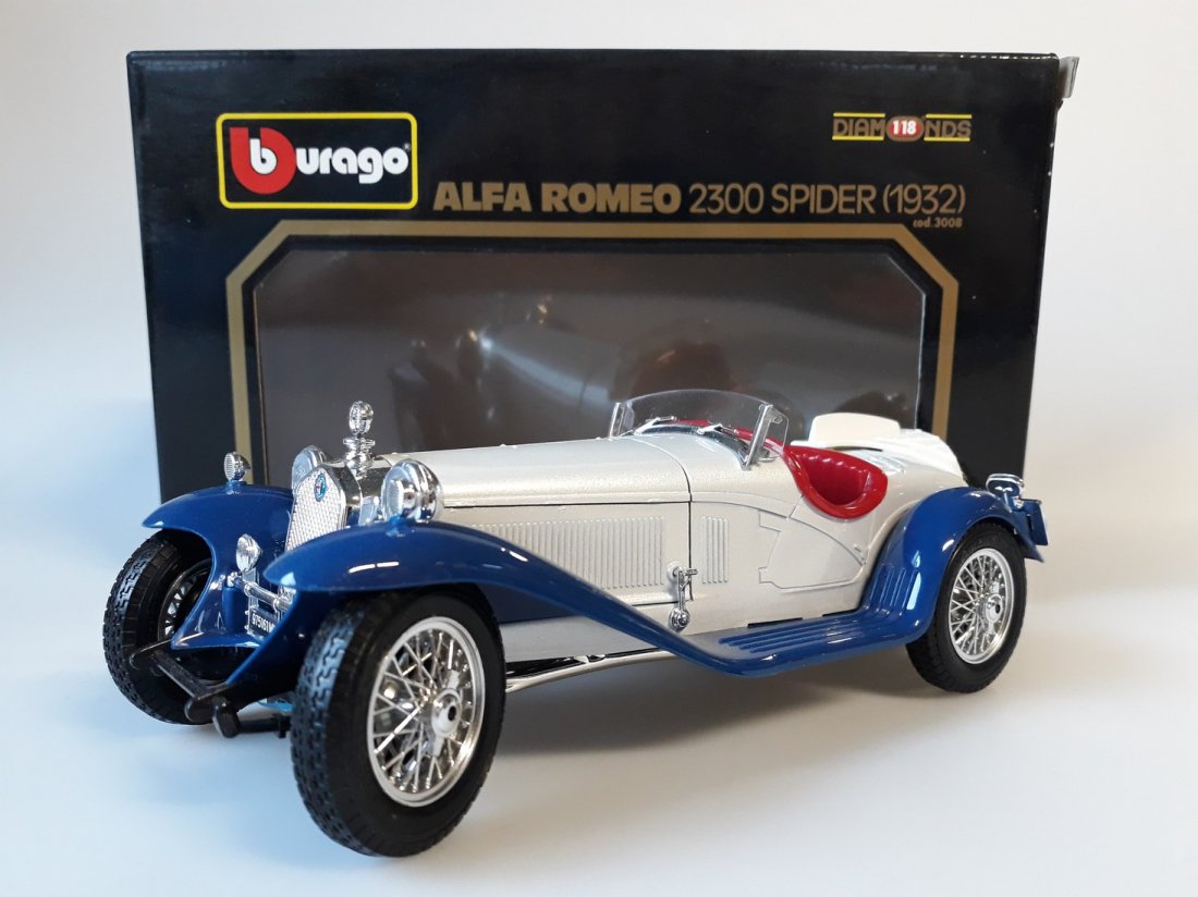 Bburago - 1:18 - Alfa Romeo 2300 Spider 1932 (1 of 6)