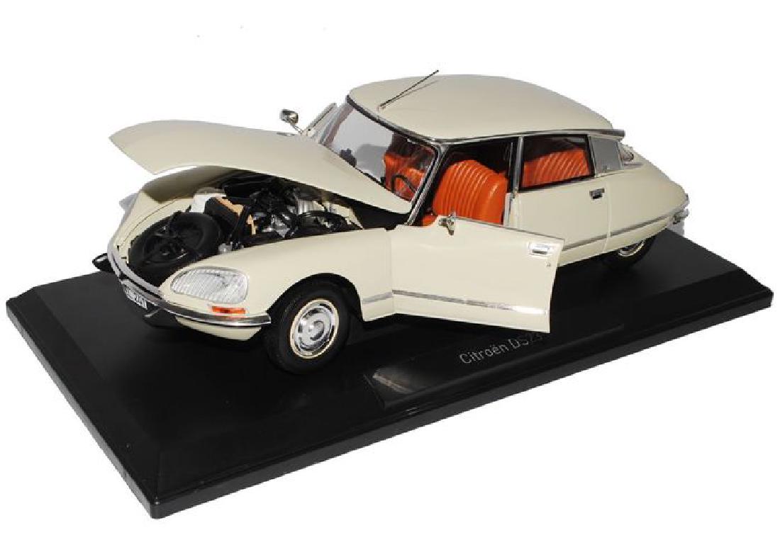 Norev - 1:18 - Citoën DS23 1973 (1 of 10)