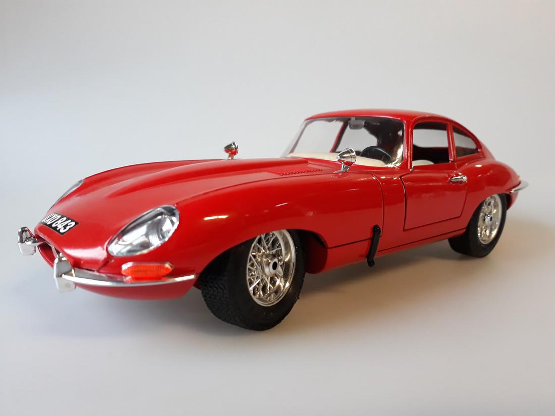 Bburago - 1:18 - Jaguar ''E'' Coupé 1961 (1 of 8)