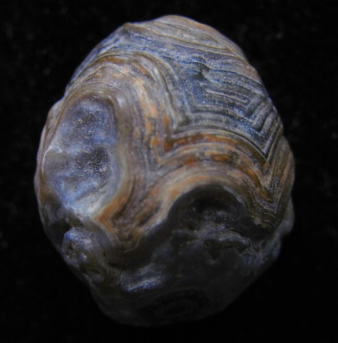 OUTSTANDING EYE AGATE - 100 % NATURAL: Title: OUTSTANDING EYE AGATE - 100 % NATURAL Origin: Alashan Area, Inner Mongolia, China Size: 2x1.6x1.4 cm / 6.5 gram Additional Information: outstanding piece of eye agate with a variety of patterns