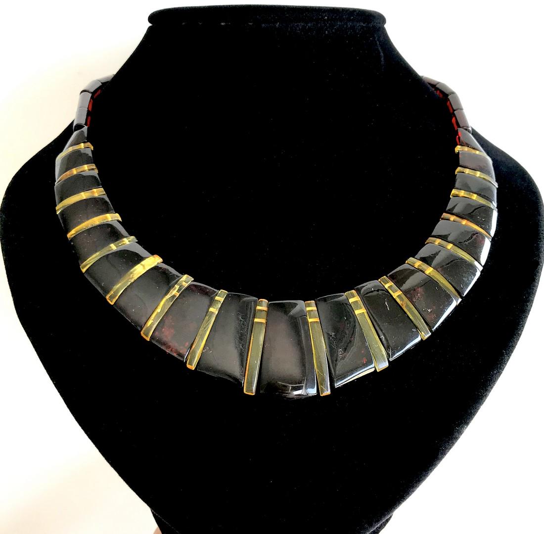 Collar Baltic amber necklace cherry 30mm x 48cm: Title: Collar Baltic amber necklace cherry 30mm x 48cm Gemstone: Baltic amber Weight: 23 grams Size: 30mm x 50cm Additional Information: colour: cherr and lemon Reserve: $130.00 Shipping: Worldwi