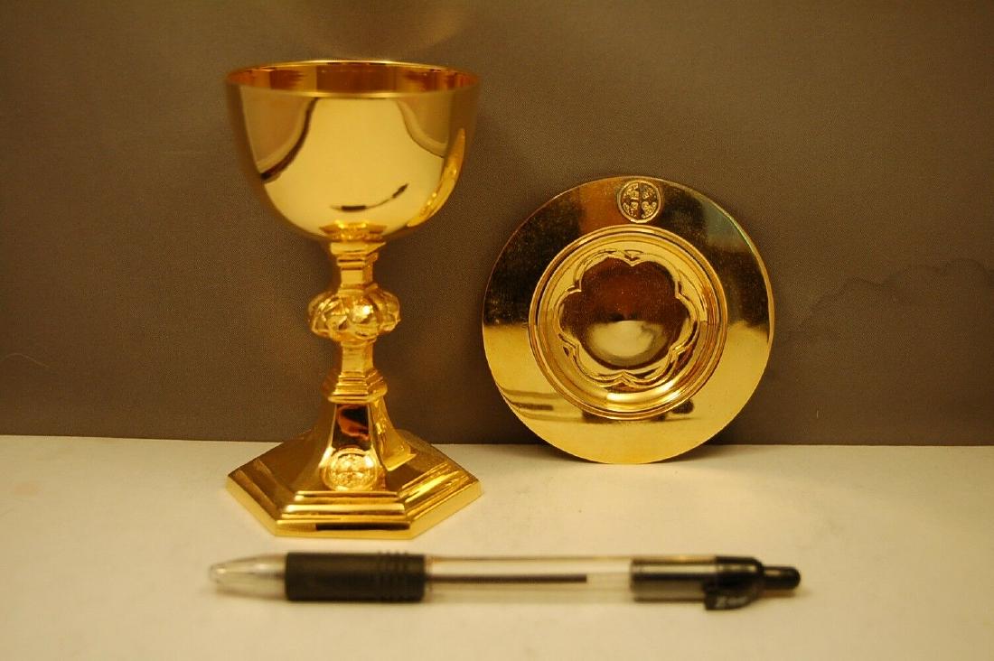 Nice ornate Gothic Travel Chalice & Paten set (1 of 4)