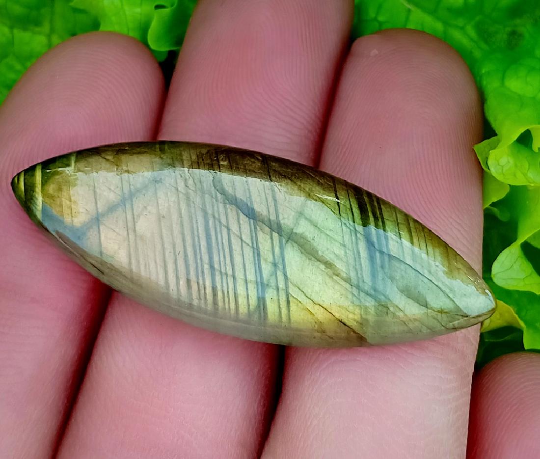 25.00 Carat Stunning Natural Labradorite Cab: Title: 25.00 Carat Stunning Natural Labradorite Cab Color/Clarity: None Gemstones: Labradorite Carat Weights: 25.00 Carat Size/Dimensions: 40x15x5 mm Origin: Madagascar Treatment: Natural Reserve: $1