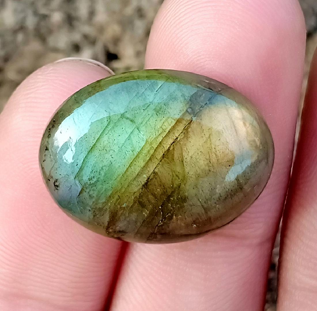 26.10 Carat Stunning Natural Labradorite Cab: Title: 26.10 Carat Stunning Natural Labradorite Cab Color/Clarity: None Gemstones: Labradorite Carat Weights: 26.10 Carat Size/Dimensions: 29x27x6 mm Origin: Madagascar Treatment: Natural Reserve: $1