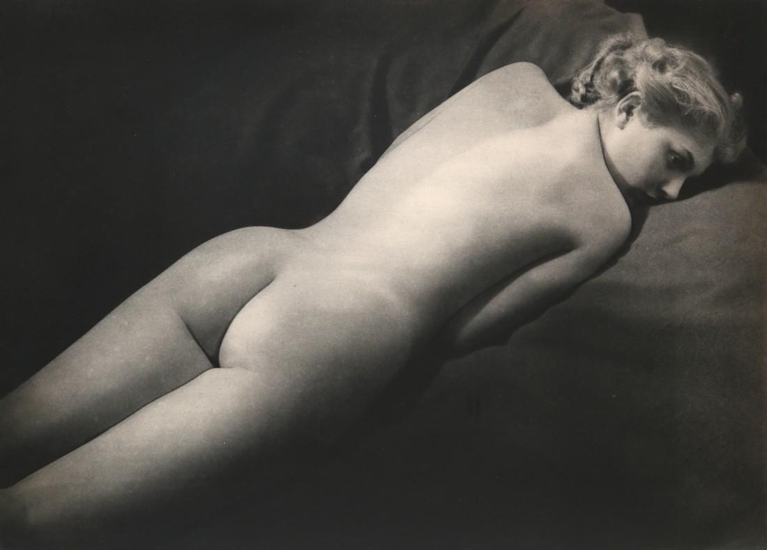 BRASSAI - Nude: Artist: BRASSAI Title: Nude Date Printed: 1948 Medium: Vintage Heliogravure Printer Location: Paris 24.5 x 34 cm - 9.5 x 13.5 Inches Reserve: $20.00 Shipping: Domestic: Flat-rate of $25.00 to anywhe
