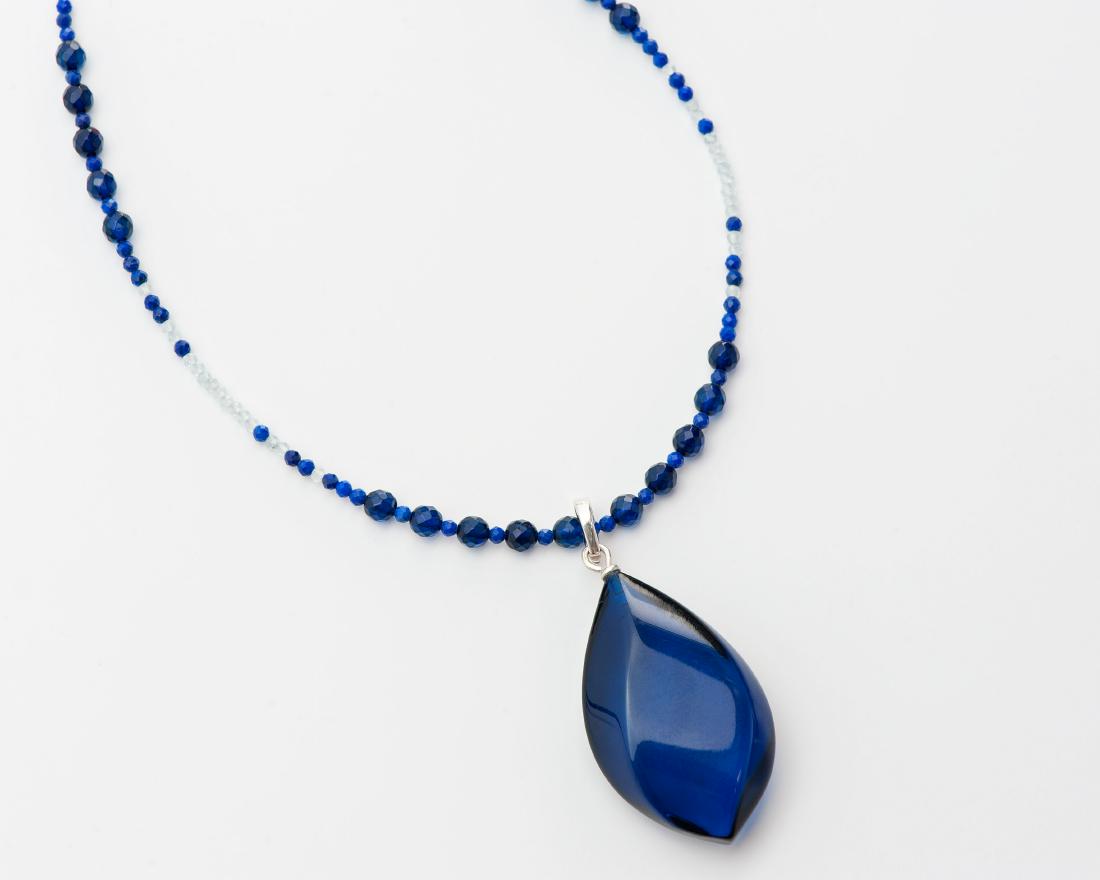 Azure amber Necklace: Title: Azure amber Necklace Materials: Caribbean Amber Weight in grams: 14.12 Azure amber Necklace. Amber balls. Sterling Silver 925. Azure color Composition. Ag 925 trigger clast. Faceted 5mm balls. 