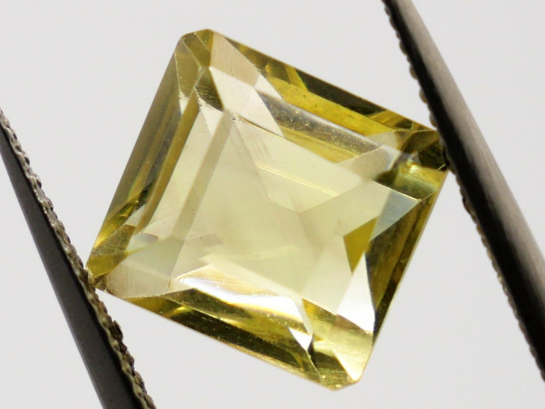 Lemon Quartz of 5.43 ct **Square Emerald Cut**: No Reserve! Title: Lemon Quartz of 5.43 ct **Square Emerald Cut** Color/Clarity: Yellow Gemstone Type: Lemon Quartz Carat Weights: 5.43 Size/Dimensions: 9.78 x 9.21 x 7.49 mm Additional Information: F