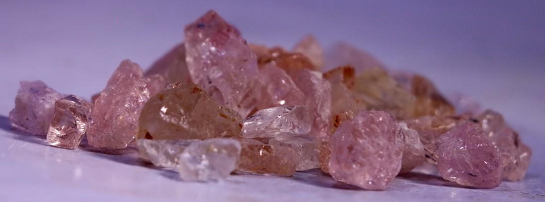 Natural & Unheated - Pink Morganite Rough Lot: Title: Natural & Unheated - Pink Morganite Rough Lot Color/Clarity: Pink Gemstone Type: Rough Carat Weights: 168.90 CT Size/Dimension:16x10x7 mm Reserve: $19.99 Shipping: Domestic: Flat-rate of $12.00