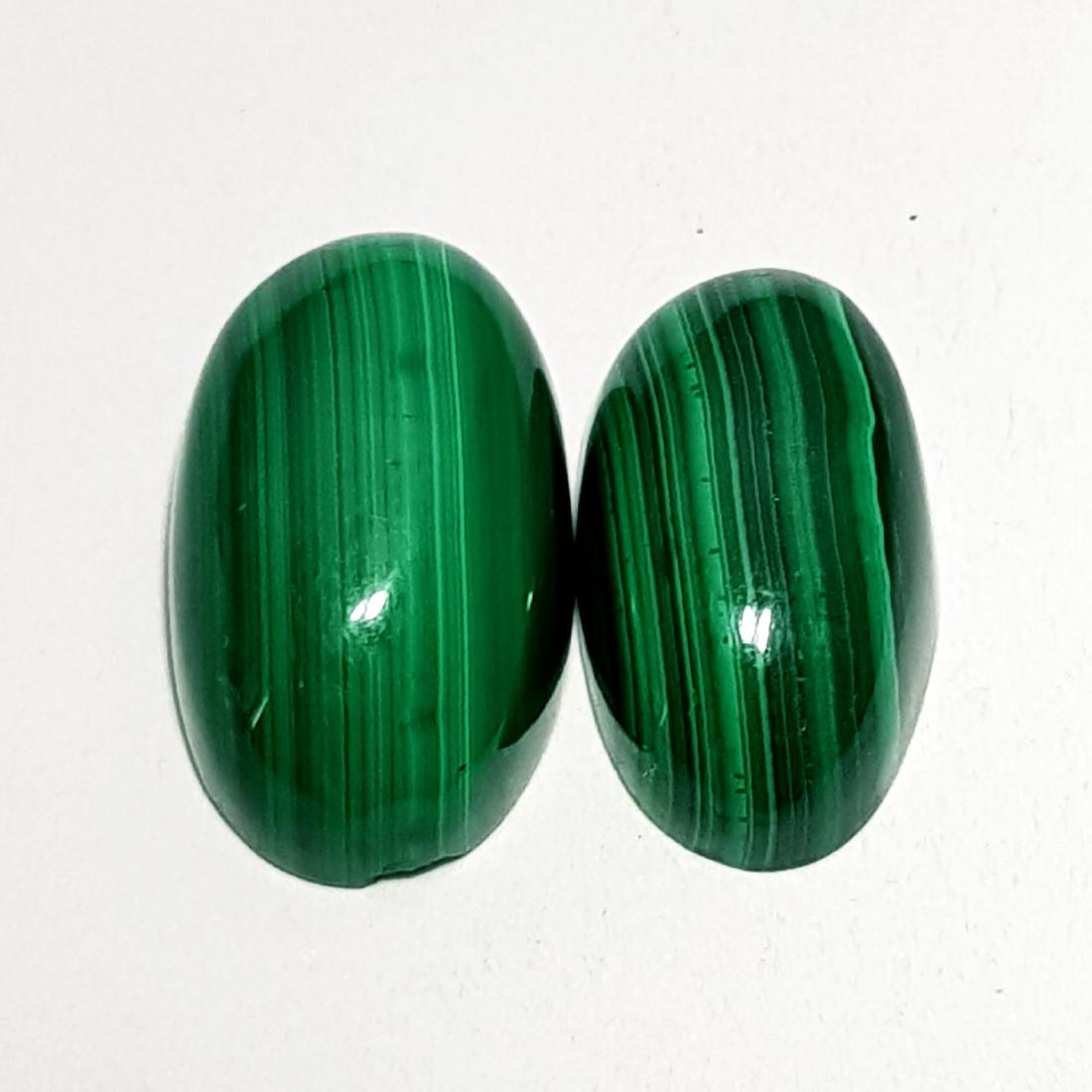 15.35 ct Pair of Natural Malachite: No Reserve! Title: 15.35 ct Pair of Natural Malachite Color/Clarity: IF - VVS Loose gemstone Carat Weights: 15.35 Size/Dimensions: 14.00 x 8.00 x 5.00/15.00 x 8.80 x 5.90 Oval - Africa Shipping: World
