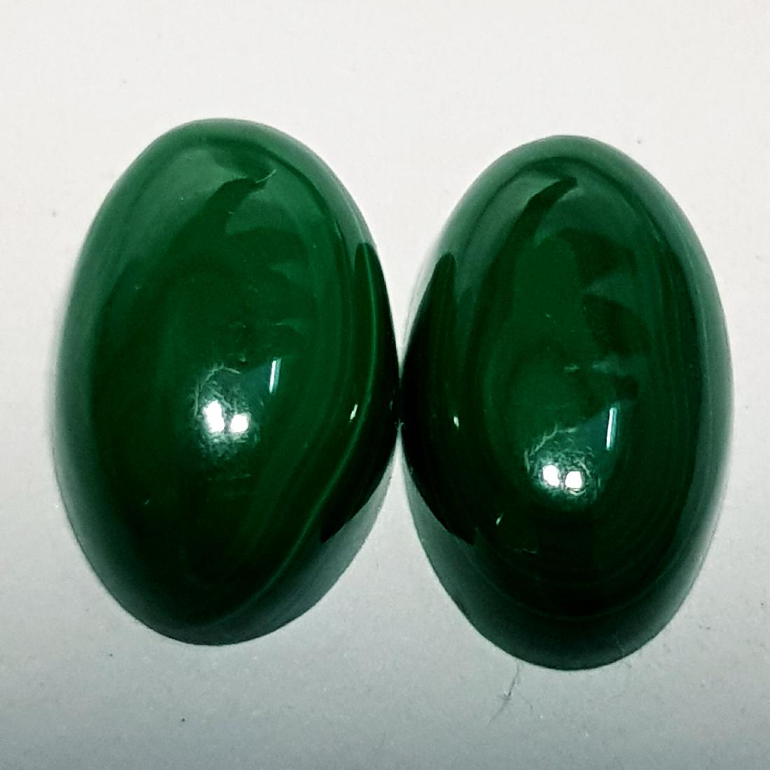 13.75 ct Pair of Natural Malachite: No Reserve! Title: 13.75 ct Pair of Natural Malachite Color/Clarity: IF - VVS Loose gemstone Carat Weights: 13.75 Size/Dimensions: 14.20 x 8.80 x 5.00/14.40 x 8.70 x 4.70 Oval - Africa Shipping: World