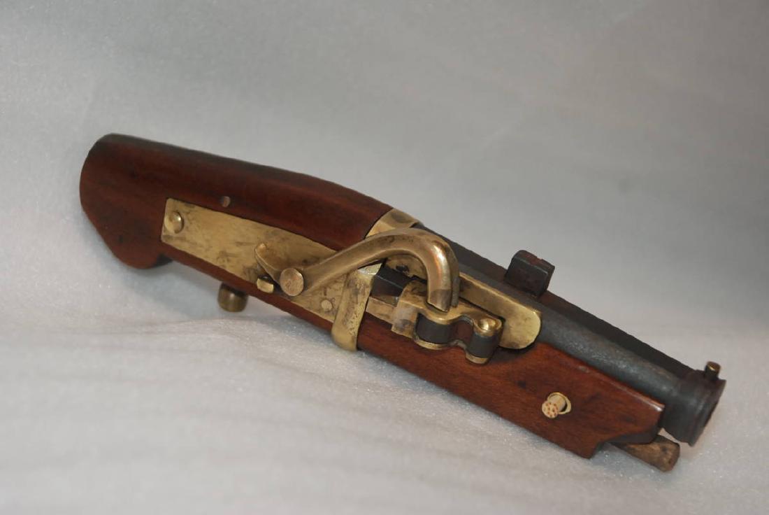 Antique Japanese Teppo Netsuke gun meiji period: Title: Antique Japanese Teppo Netsuke gun meiji period Origin: Japanese Date: Meiji period Materials: Wood,metal,copper,iron Size: 10 cm Antique Japanese Teppo Netsuke gun meiji periodThe Netsuke firs