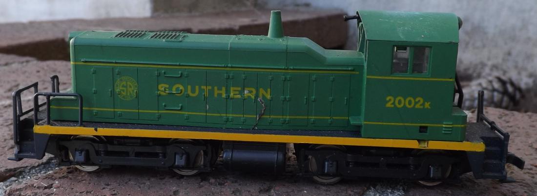 HO "Southern" diesel locomotive , c8,.: HO "Southern" diesel locomotive , c8,. Reserve: $15.20 Shipping: Domestic: Flat-rate of $15.00 to anywhere within the contiguous U.S. International: Flat-rate of $35.00 to anywhere in the world.. Comb