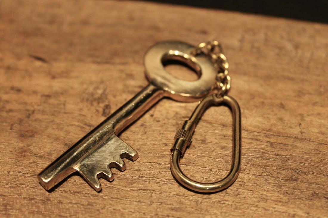 Brass Old Key Keychain: 2 7/8" Key 5 1/2" total length Great brass reproduction key keychain! The keychain and key are a nice gold shiny polished brass. Nice heavy solid quality. Reserve: $8.00 Shipping: Domestic: Flat-rate