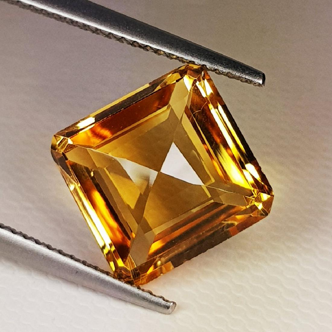 Natural Citrine Square Cut 6.50 ct: No Reserve! Title: Natural Citrine Square Cut 6.50 ct Color/Clarity: IF - VVS Gemstone: Loosegemstone Carat Weights: 6.5 Size/Domension:11.40 x 11.30 x 7.10 Additional Info: Square - Madeira Shipping: