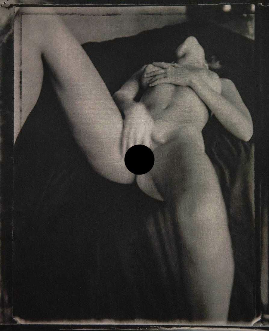 PATRICK DEMARCHELIER - Nude, New York, 1994: Artist: Demarchelier, Patrick Title: Nude, New York, 1994 Medium: Photo Litho, 2000, Italy Dimensions: 7.25x8.85" Heat Wax Mounted on 11x14" Conservation Board Patrick Demarchelier ( b. 1943 ) is a Fr