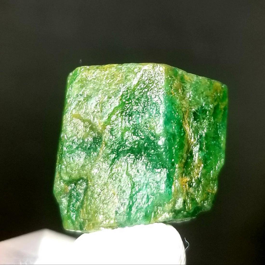 28 Carats Supreme Quality Natural Emerald Crystal in: Title: 28 Carats Supreme Quality Natural Emerald Crystal in Amazing shape mined from the mines of swat Valley Pakistan Origin: PAKISTAN Weight: 28 CARATS 28 Carats Supreme Quality Natural Emerald Crys