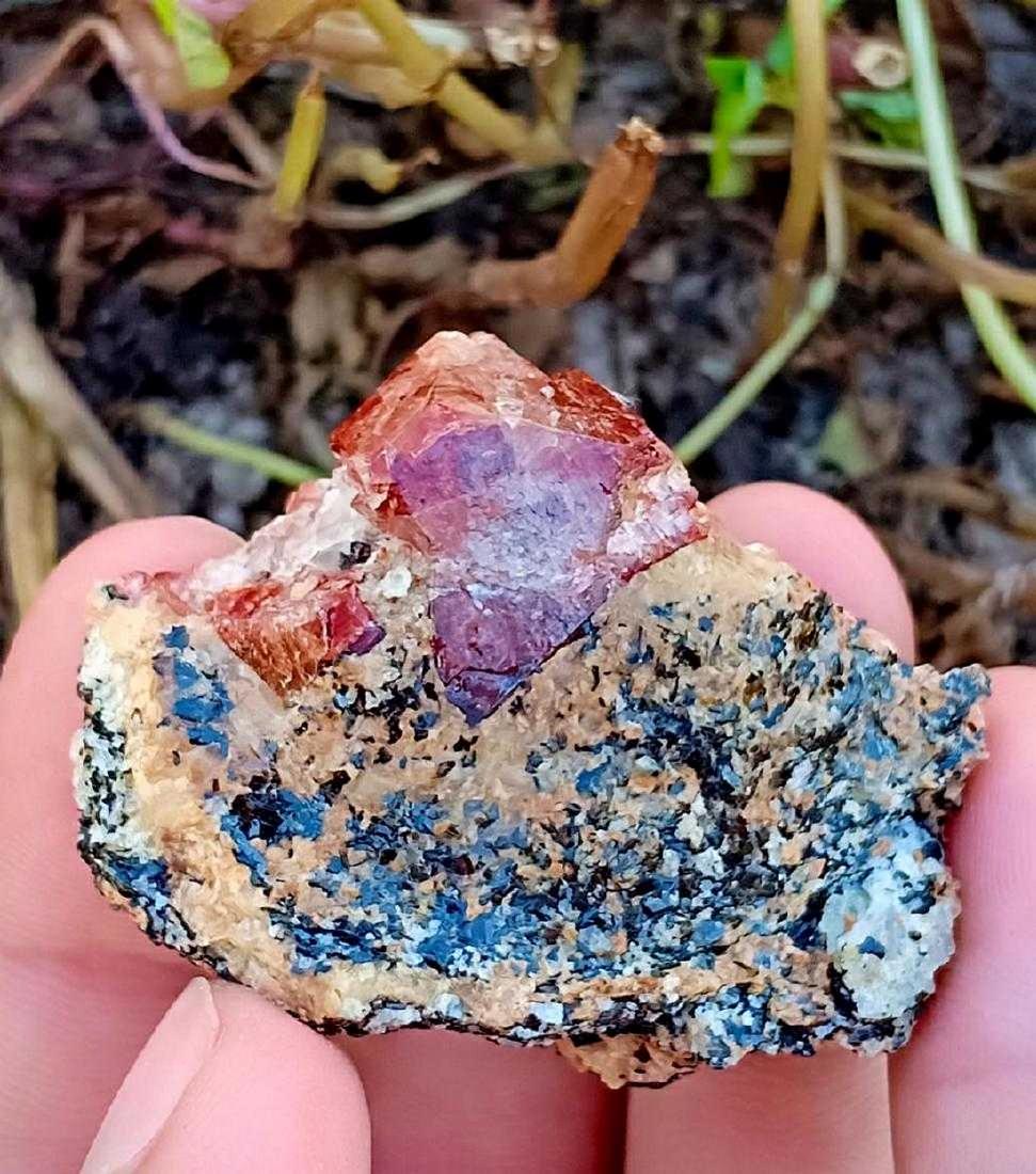 51 GRAM BEAUTIFUL ZIRCON SPECIMEN: No Reserve! Title: 51 GRAM BEAUTIFUL ZIRCON SPECIMEN Origin: PAKISTAN Weight: 51 GRAM Size/Dimensions: 47X35X22 MM Description: SPECIMEN Shipping: Domestic: Flat-rate of $15.00 to anywhere within the 