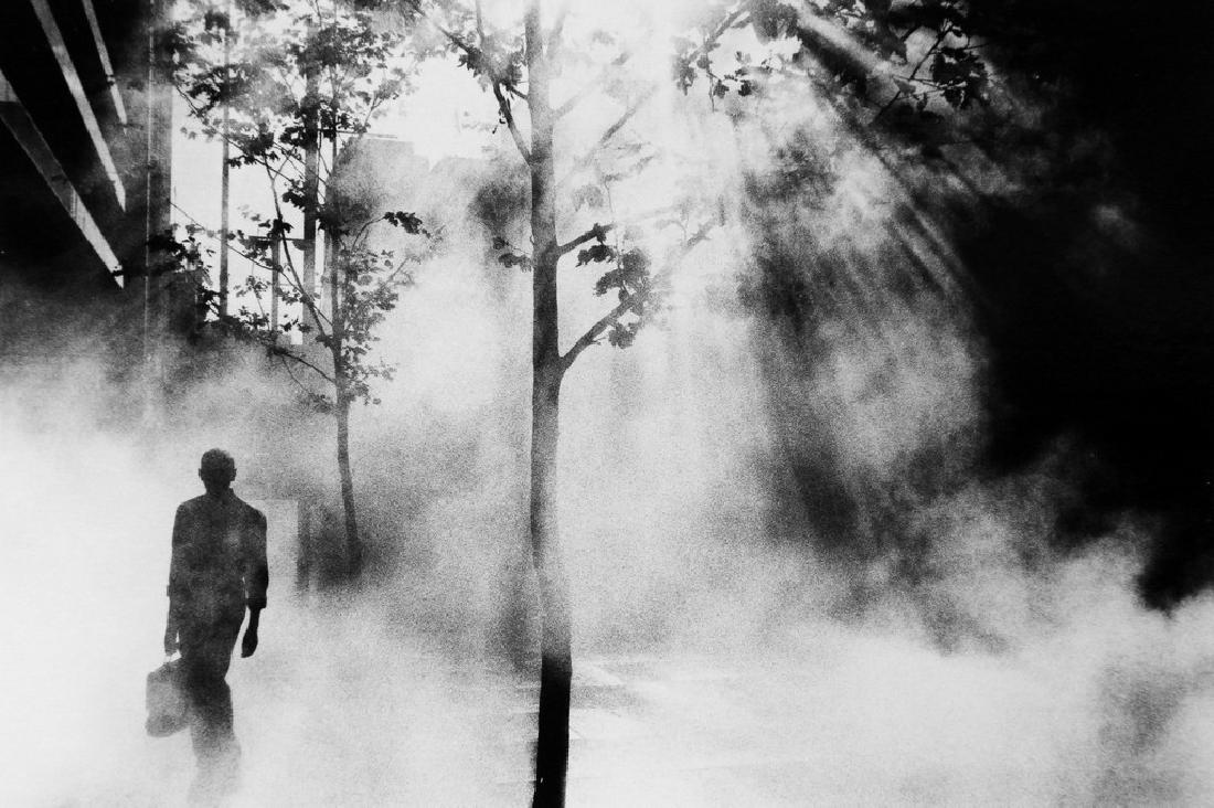 TRENT PARKE - Martin Place, Sidney 2001: Artist: Trent Parke Title: Martin Place, Sidney 2001 Date Printed: 2008 Medium: Photo Litho with Copyright Trent Parke/ Magnum Photos Printer Location: Italy Size: 15x22 cm - 5.9x8.5 inch Mount Size: 