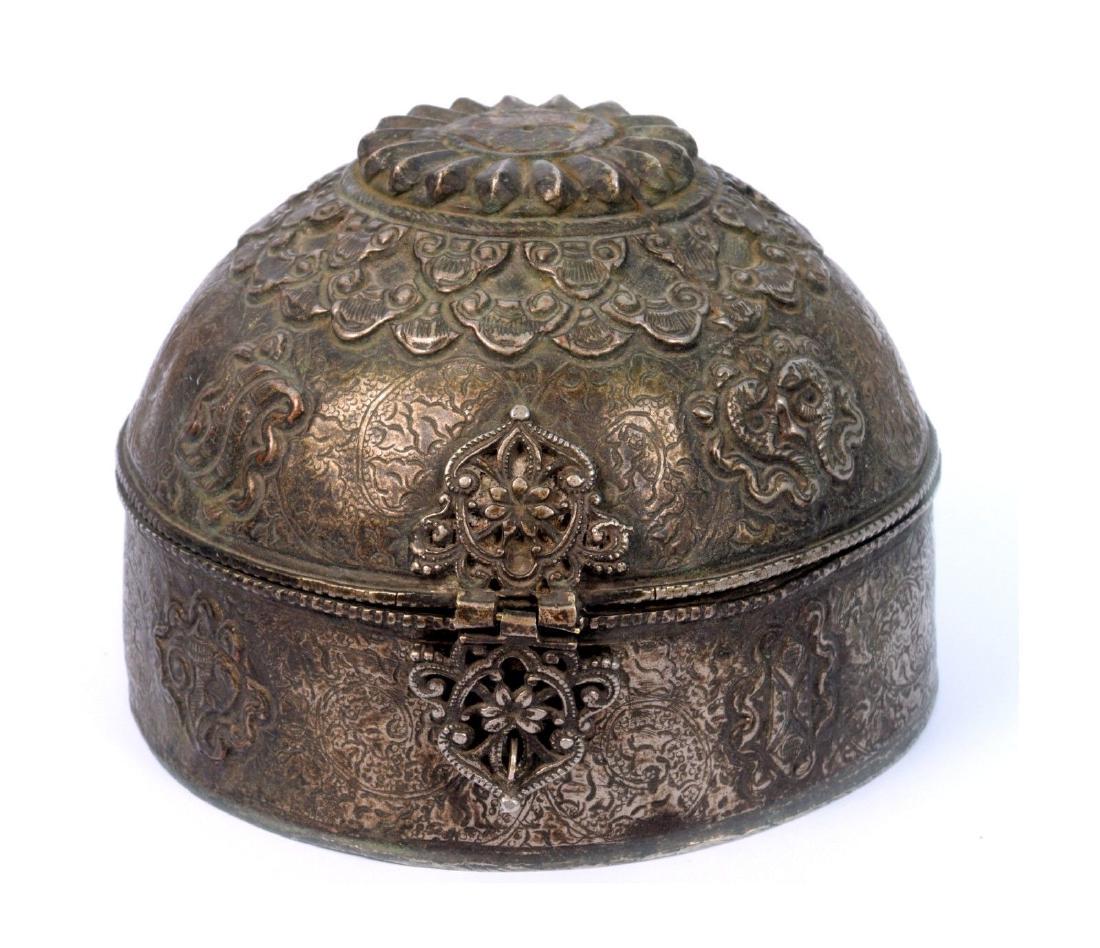Antique Rare Mughal Hand Engraved Beautiful Collectible: Antique Rare Mughal Hand Engraved Beautiful Collectible Jewellery Box.G3-43 Antique Rare Mughal Hand Engraved Beautiful Collectible Jewellery Box. Great Example Of Craftsmanship Of Mughal Period.Super
