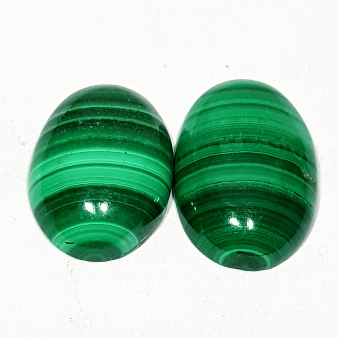 15.35 ct Pair of Natural Malachite: No Reserve! Title: 15.35 ct Pair of Natural Malachite Color/Clarity: Opaque Loosegemstone Carat Weights: 15.35 Size/Dimensions: 16.00 x 9.88 x 4.09 Oval - Africa Shipping: Worldwide: Flat-rate of $10.