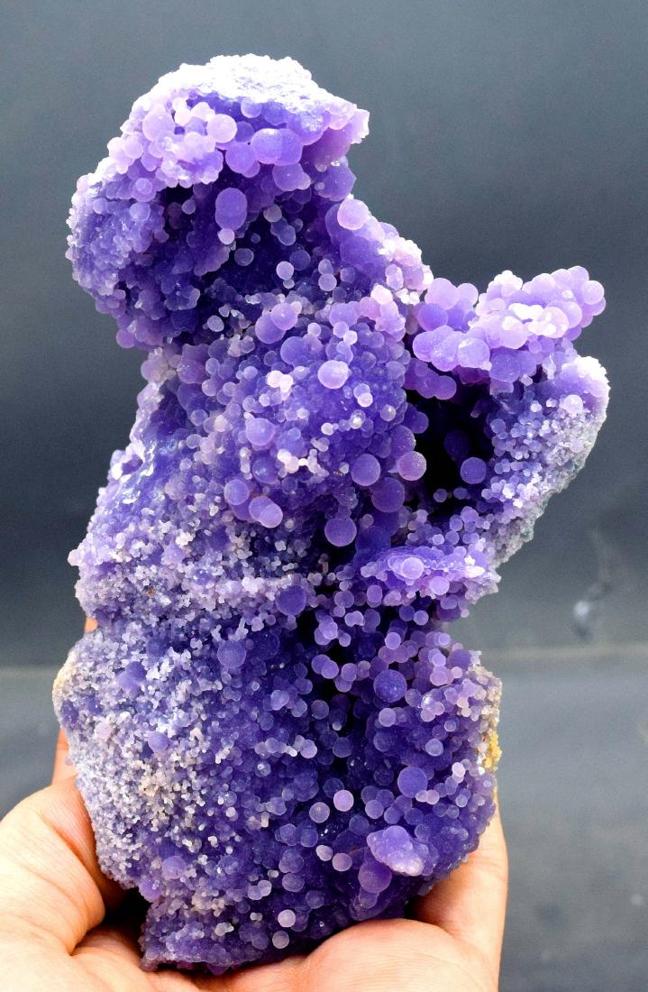 304 Gram Double Sided Shiny Natural Chalcedony / Grape: 304 Gram Double Sided Shiny Natural Chalcedony / Grape Agate from Indonesia - Weight : 304 Gram Dimension - 120*73*50 mm Treatment : Natural Locality : Indonesia DHL GLOBAL SHIPPING; 304 Gram Double S