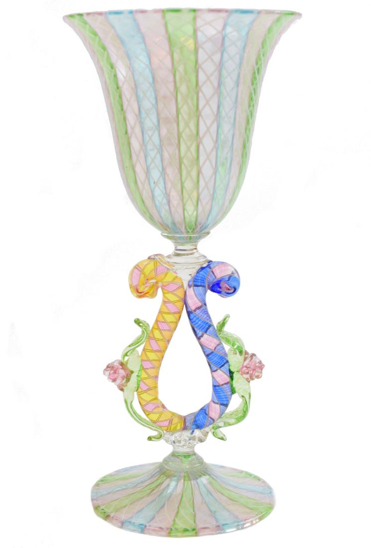 Calice in zanfirico anni '50: Title: Calice in zanfirico anni '50 Maker: Vetreria A.VE.M. ( Arte Vetraria Muranese ) Origin: Murano Date/Period: anni '50 Materials: Glass Size: H. 20,5 cm, L. 9 cm, P. 170 grams Collectable zanfiri