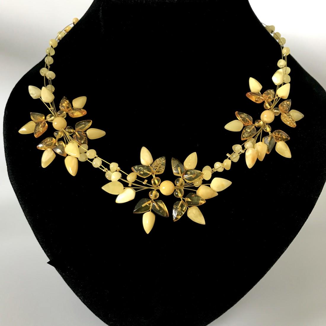 Splendid Baltic amber floral necklace (1 of 10)